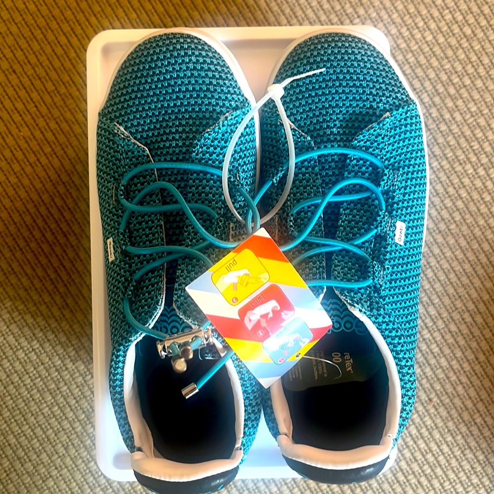 NWT, no box, Goats kids sneaker